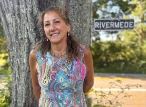 Leslie w Rivermede sign